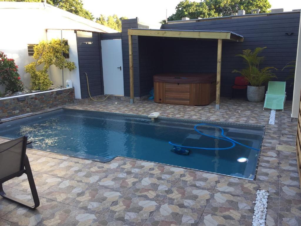 Nicole Residence Avec Piscine Chauffee & Jacuzzi Saint-André Dış mekan fotoğraf