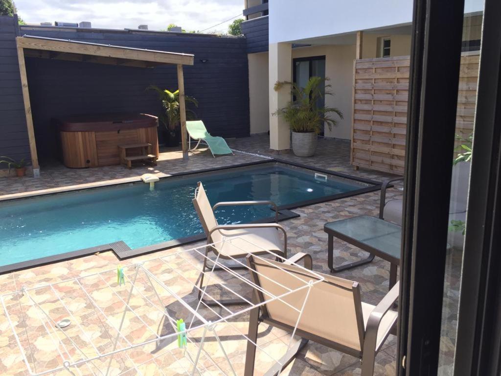 Nicole Residence Avec Piscine Chauffee & Jacuzzi Saint-André Dış mekan fotoğraf