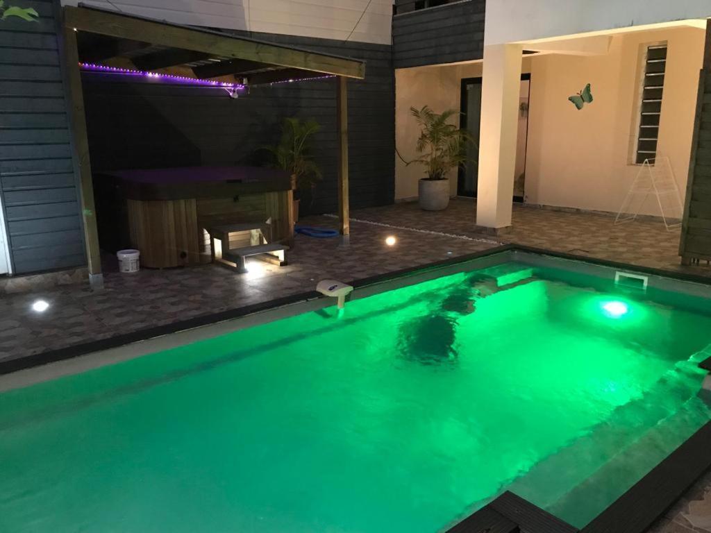 Nicole Residence Avec Piscine Chauffee & Jacuzzi Saint-André Dış mekan fotoğraf