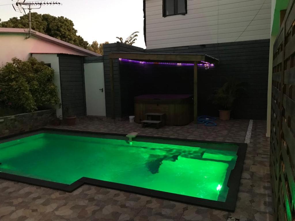 Nicole Residence Avec Piscine Chauffee & Jacuzzi Saint-André Dış mekan fotoğraf